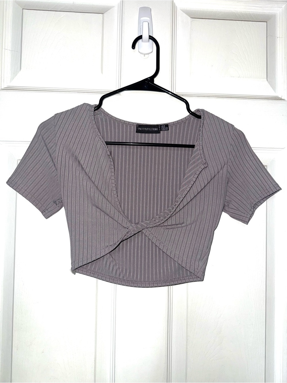 PrettyLittleThing Mauve-Grey Ribbed Twist-Front Crop Top